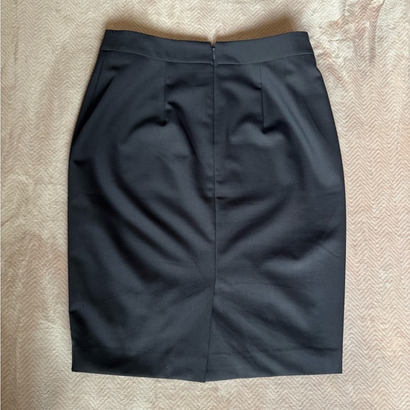 Ann Taylor Classic Pencil Skirt - size 2P - Picture 4 of 7